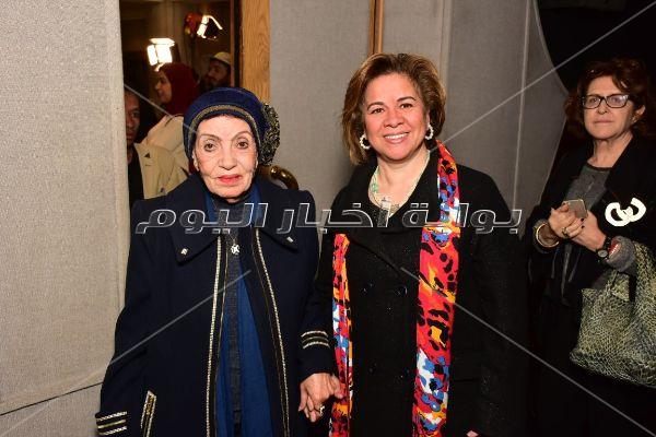  محمود حميدة وصناع مهرجان الأقصر يحتفلون بعيد ميلاد يوسف شاهين