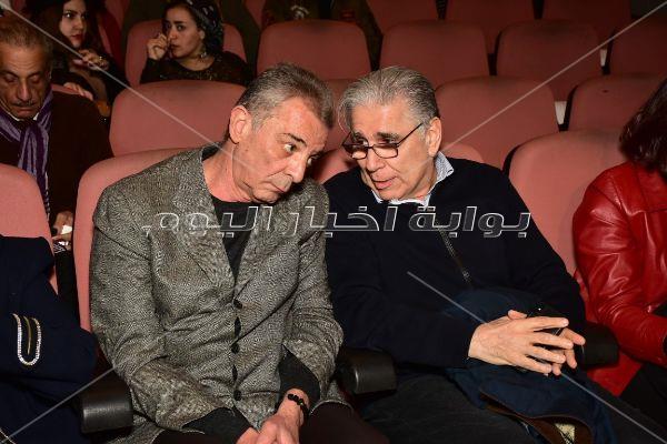  محمود حميدة وصناع مهرجان الأقصر يحتفلون بعيد ميلاد يوسف شاهين
