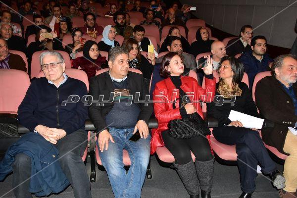  محمود حميدة وصناع مهرجان الأقصر يحتفلون بعيد ميلاد يوسف شاهين