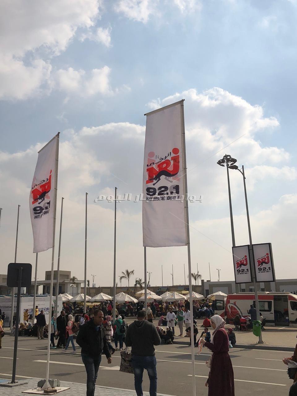 مذيعو إينرجي وسط جمهور معرض الكتاب