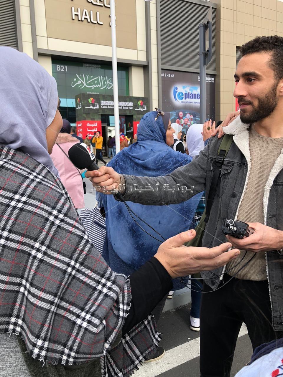 مذيعو إينرجي وسط جمهور معرض الكتاب