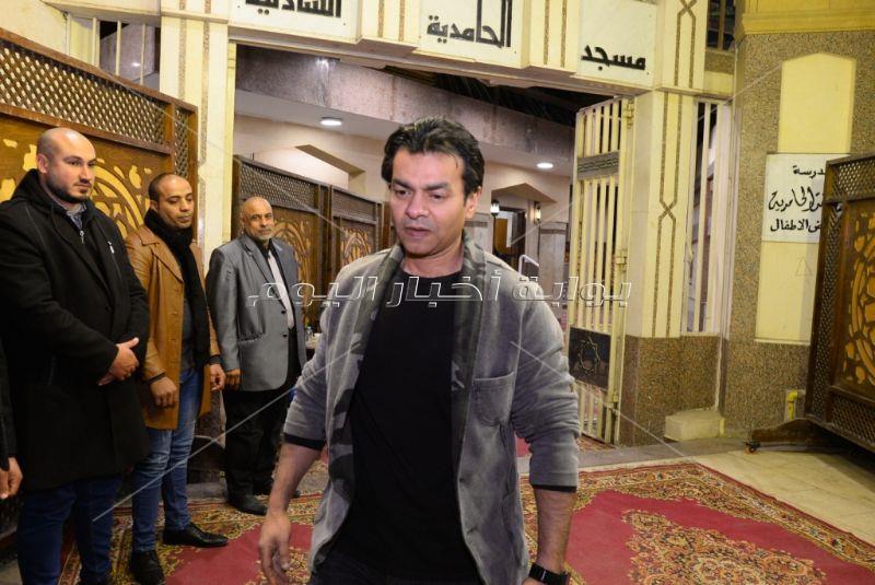 محمد محي وممدوح موسى في عزاء والدة هبة السيسي