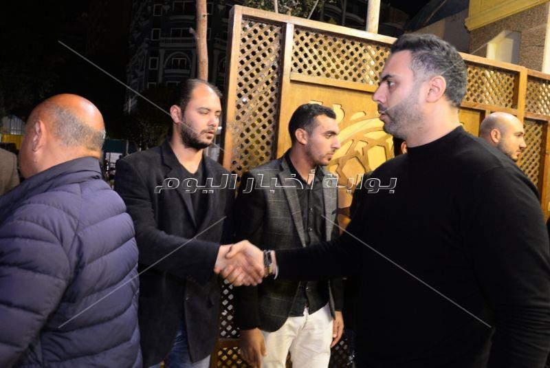 محمد محي وممدوح موسى في عزاء والدة هبة السيسي