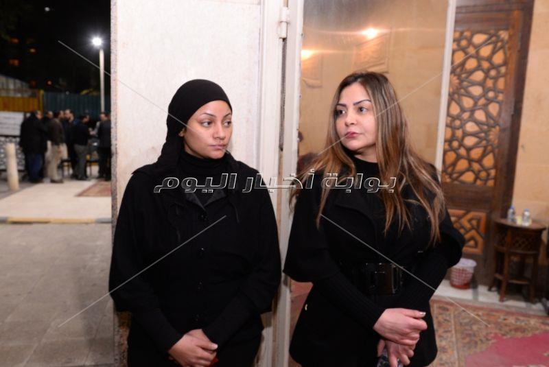 محمد محي وممدوح موسى في عزاء والدة هبة السيسي