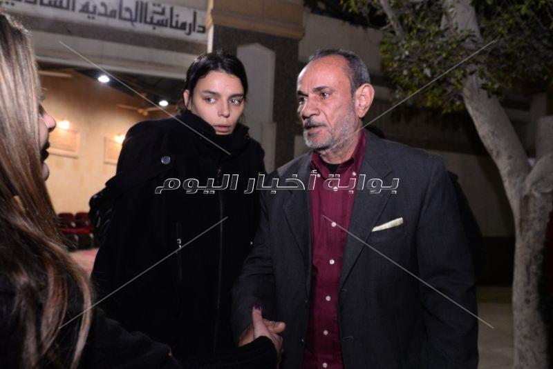 محمد محي وممدوح موسى في عزاء والدة هبة السيسي