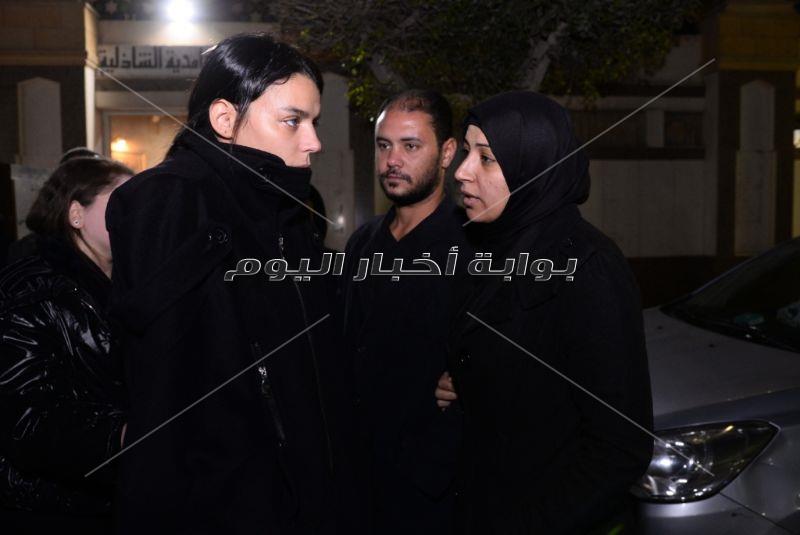 محمد محي وممدوح موسى في عزاء والدة هبة السيسي