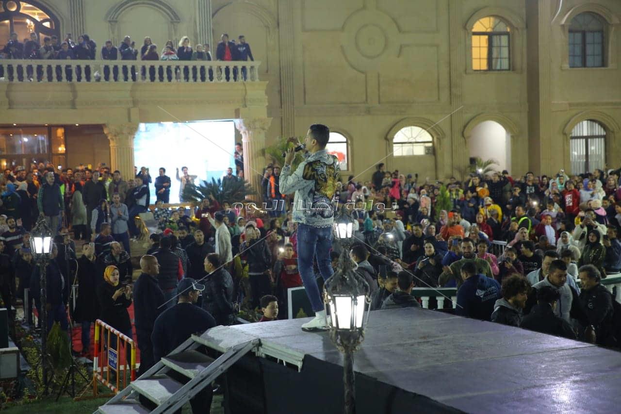 حسن شاكوش يُشعل حفل عيد الحب