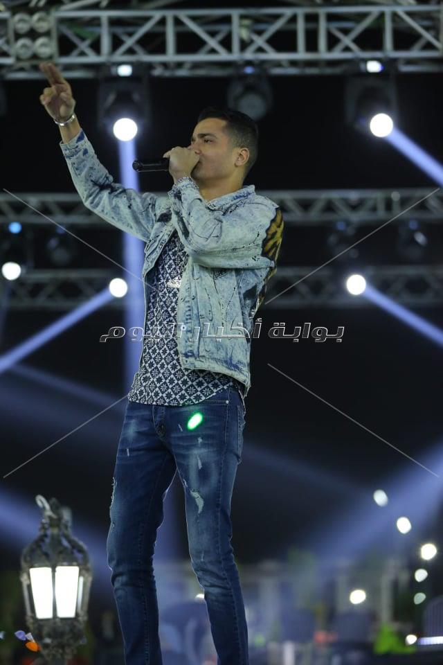 حسن شاكوش يُشعل حفل عيد الحب