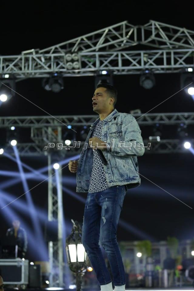 حسن شاكوش يُشعل حفل عيد الحب