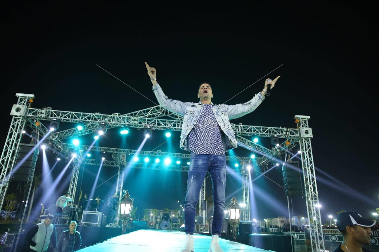 حسن شاكوش يُشعل حفل عيد الحب