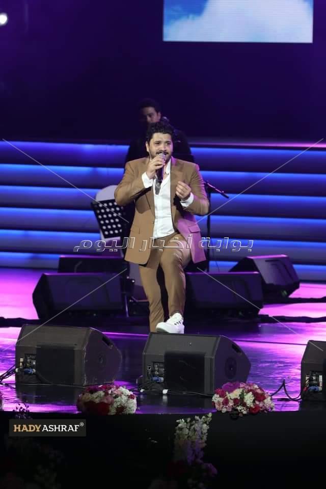 مصطفى حجاج يتألق بحفل مهرجان الفجيرة