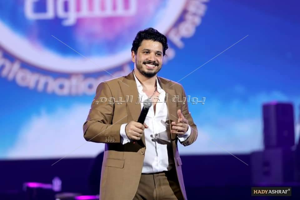 مصطفى حجاج يتألق بحفل مهرجان الفجيرة