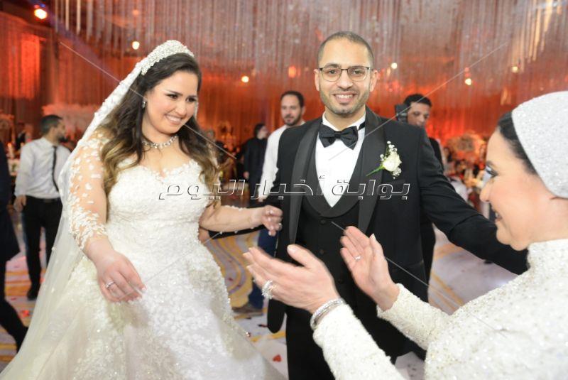 تامر حسني والليثي يُشعلان زفاف «أحمد وهنا»