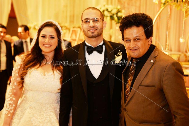 تامر حسني والليثي يُشعلان زفاف «أحمد وهنا»