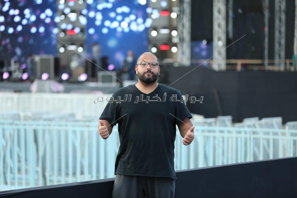 استعدادات ضخمة لحفل عمرو دياب بمركز المنارة
