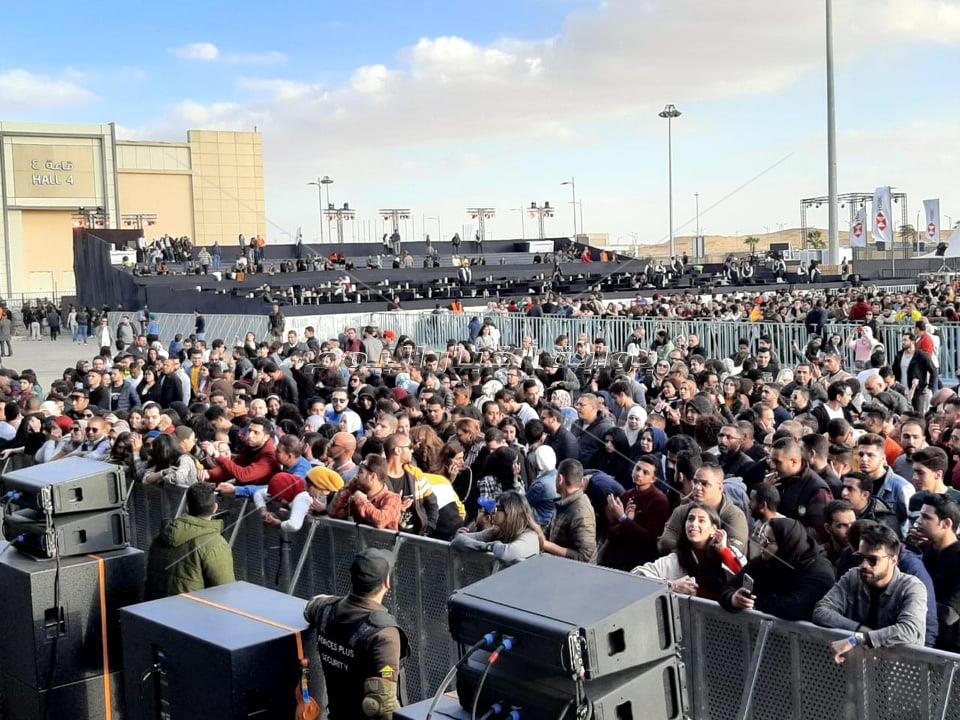 بدء التوافد على حفل عمرو دياب في المنارة