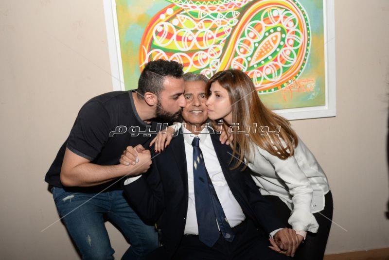 أشرف زكي وفيفي عبده وخالد جلال يفتتحون معرض حسين العزبي