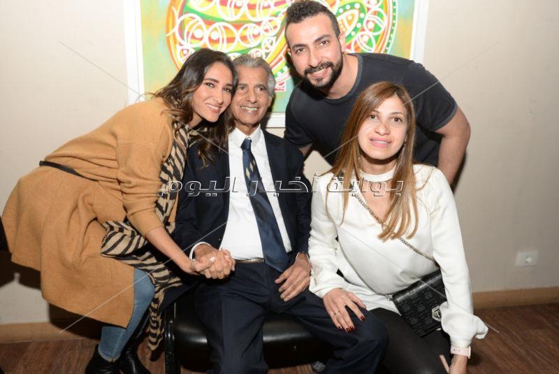 أشرف زكي وفيفي عبده وخالد جلال يفتتحون معرض حسين العزبي