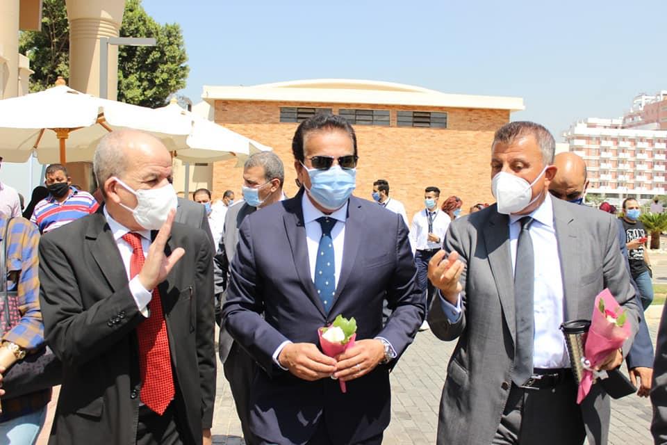وزير التعليم العالي ورئيس جامعة عين شمس يتفقدا معمل التنسيق المركزى بجامعة عين شمس