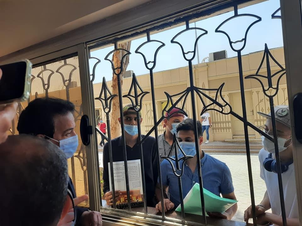 وزير التعليم العالي ورئيس جامعة عين شمس يتفقدا معمل التنسيق المركزى بجامعة عين شمس
