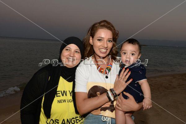 سمية الدرويش تُشعل حفلها على البحر في «السخنة»