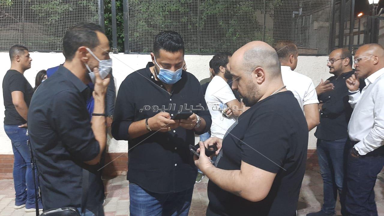 الحزن والأسى يظهران في عزاء مدير أعمال نيكول سابا