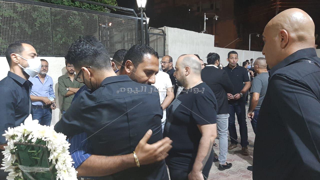 الحزن والأسى يظهران في عزاء مدير أعمال نيكول سابا