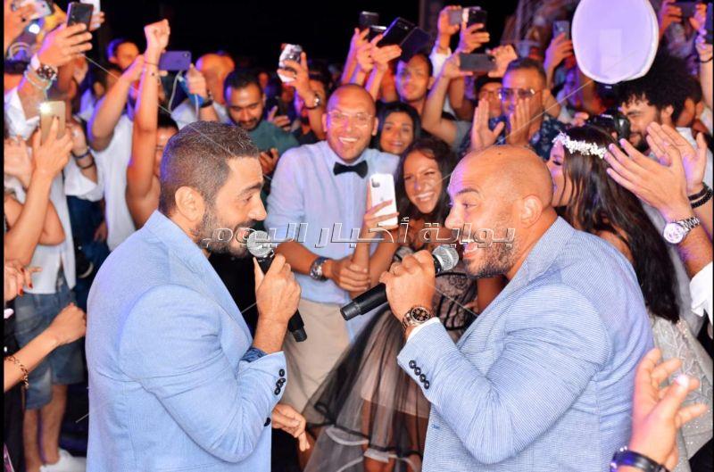 تامر حسني والعسيلي يُشعلان زفاف ياسر الحريري في «الساحل»