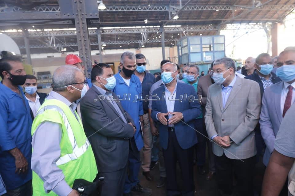 صور| "الوزير" يتفقد محطتي رمسيس والمنيا وورش عربات السكة الحديد ويوجه بالتطوير الفوري