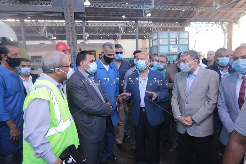 صور| "الوزير" يتفقد محطتي رمسيس والمنيا وورش عربات السكة الحديد ويوجه بالتطوير الفوري
