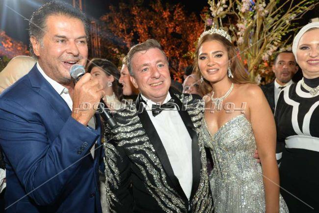 الهضبة ودينا الشربيني وراغب ومحمد رمضان في زفاف «باسل سماقية»