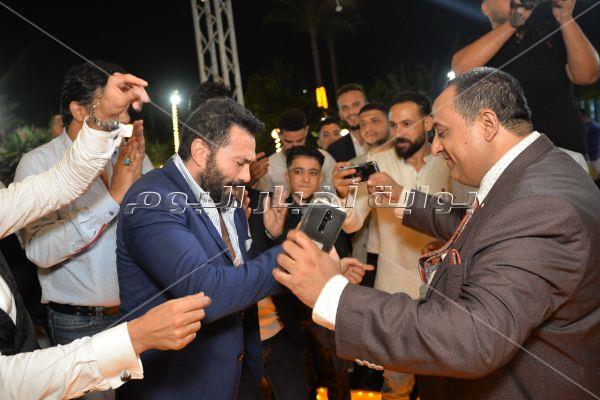 أبو الليف ووفاء سالم ورامي وحيد يحتفلون بزفاف «محمود وأميرة»