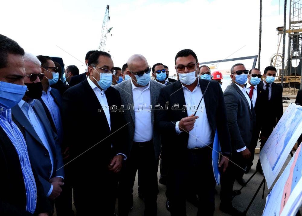 رئيس الوزراء يشيد بالطفرة الهائلة في محاور وطرق 6 أكتوبر 