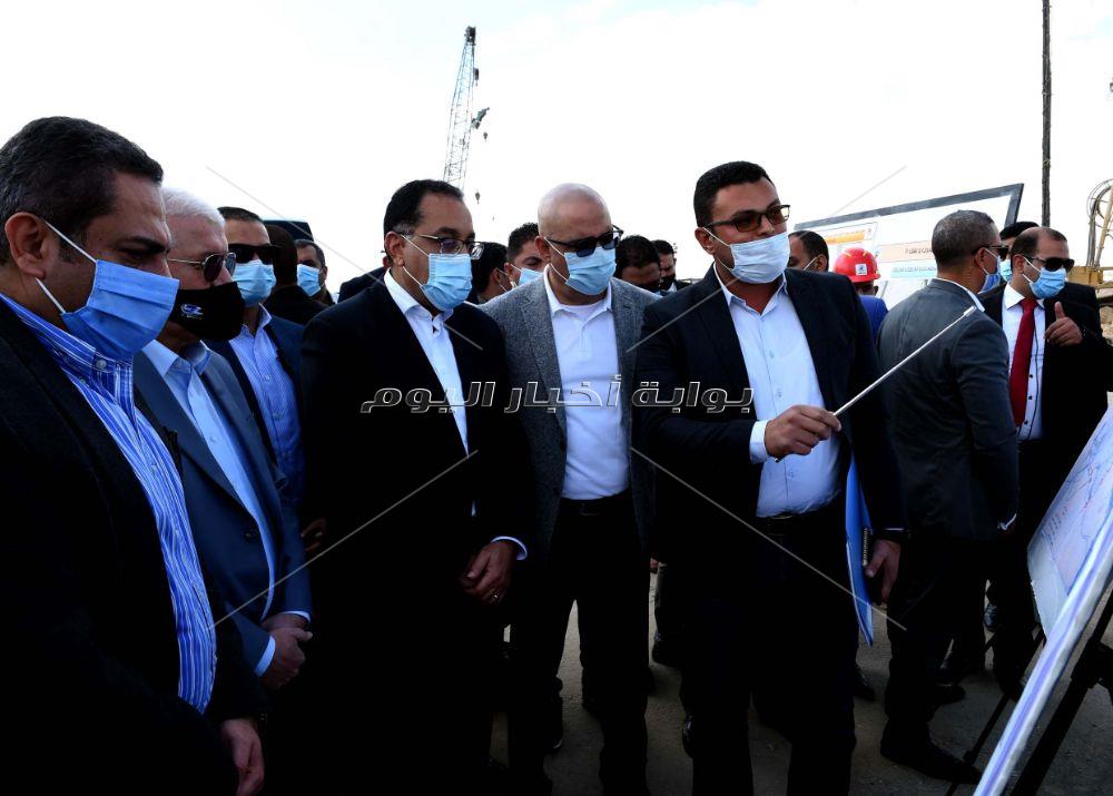 رئيس الوزراء يشيد بالطفرة الهائلة في محاور وطرق 6 أكتوبر 