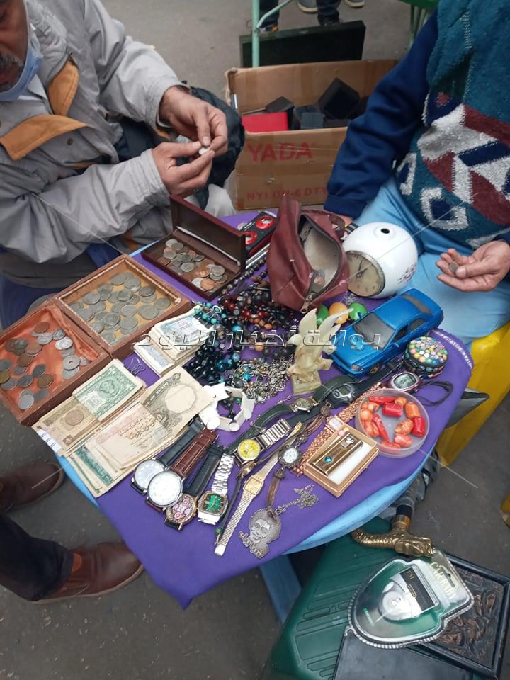 سوق الأنتيكات.. ملتقى عشاق التراث النادر