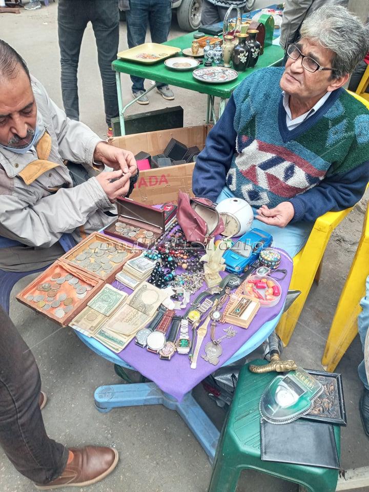 سوق الأنتيكات.. ملتقى عشاق التراث النادر