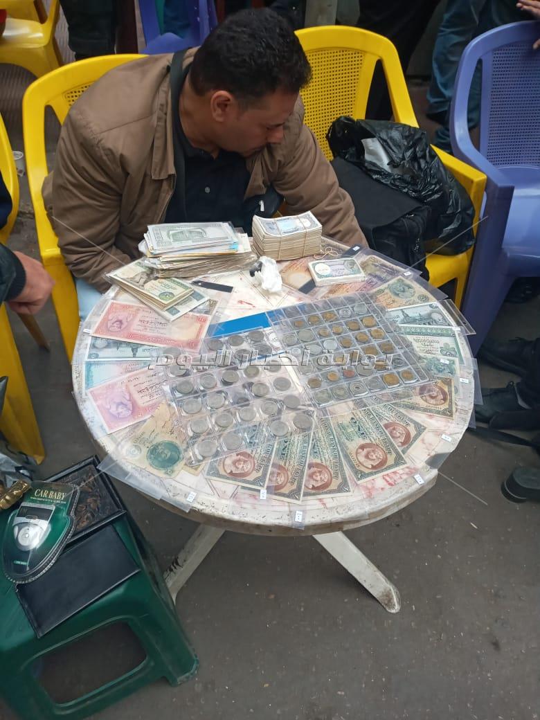 سوق الأنتيكات.. ملتقى عشاق التراث النادر
