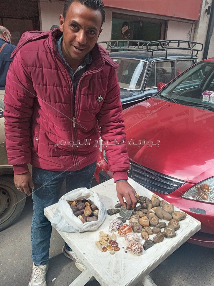 سوق الأنتيكات.. ملتقى عشاق التراث النادر
