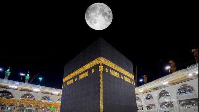 صور| الخميس القادم مكة المكرمة تشهد تعامد القمر على الكعبة