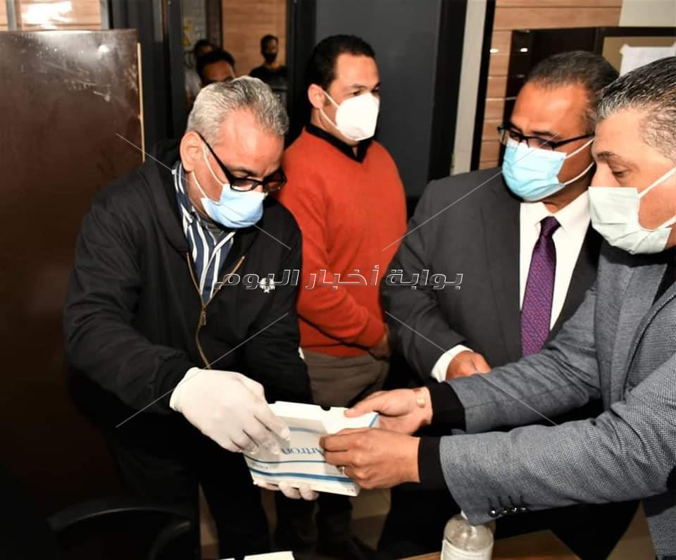 جامعة عين شمس تقوم باجراء مسحات لكافة طلبة وطالبات المدن الجامعية صور