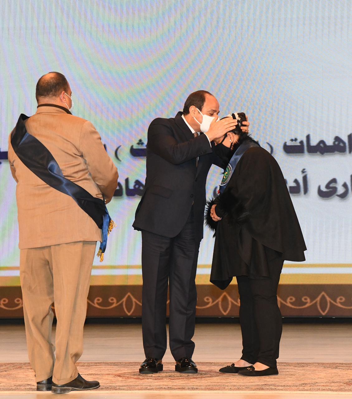 الرئيس السيسي يشهد الاحتفالية بيوم الشهيد
