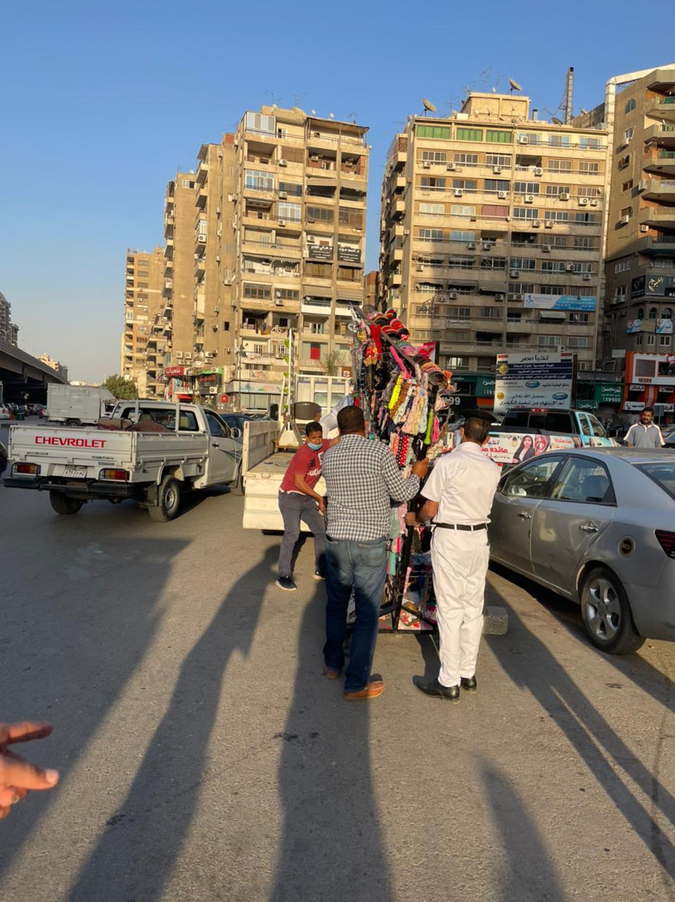 حملة أمنية بشارع عباس العقاد