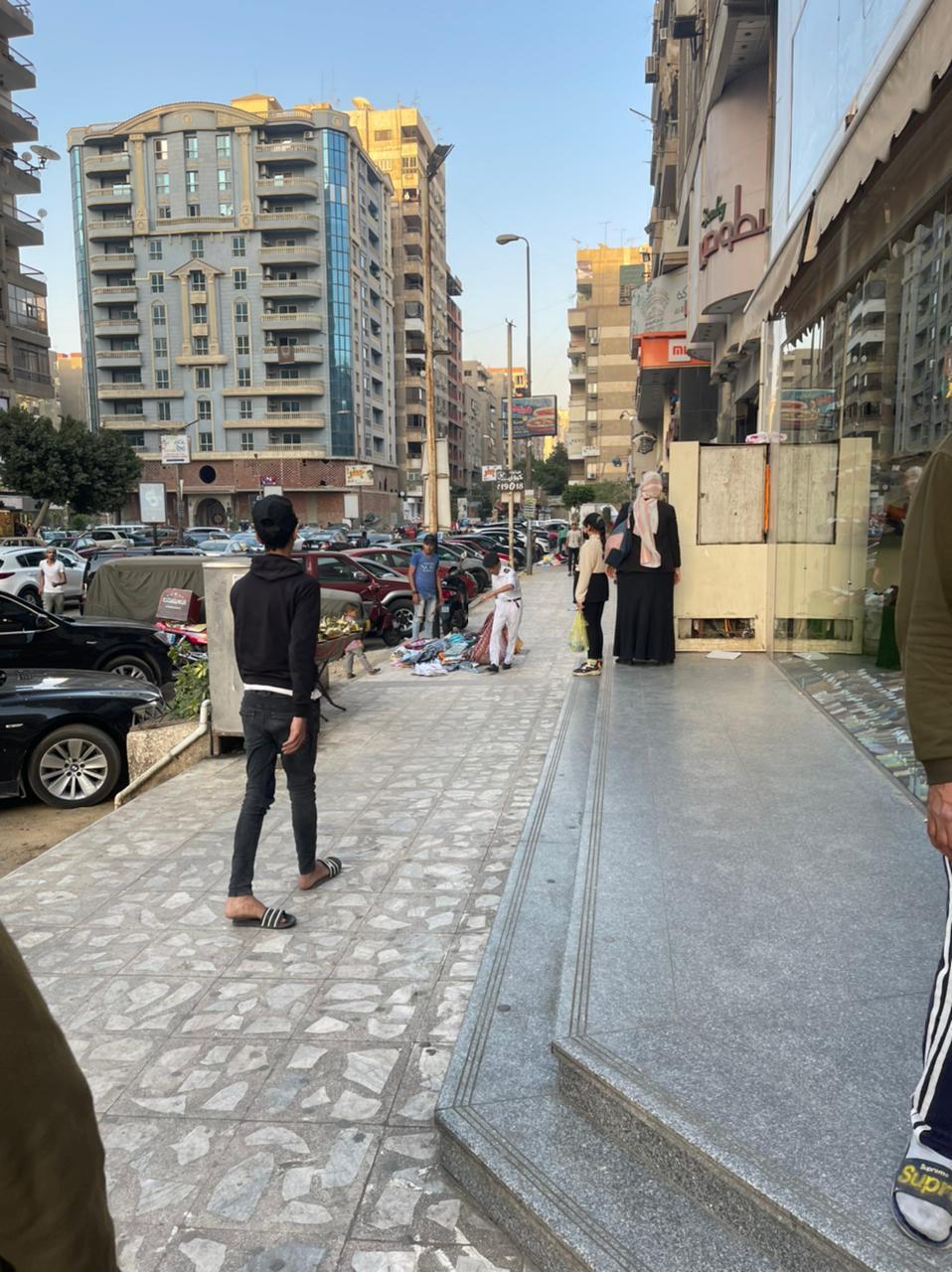 حملة أمنية بشارع عباس العقاد