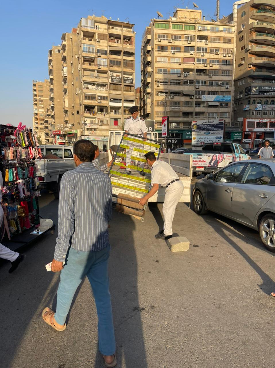 حملة أمنية بشارع عباس العقاد