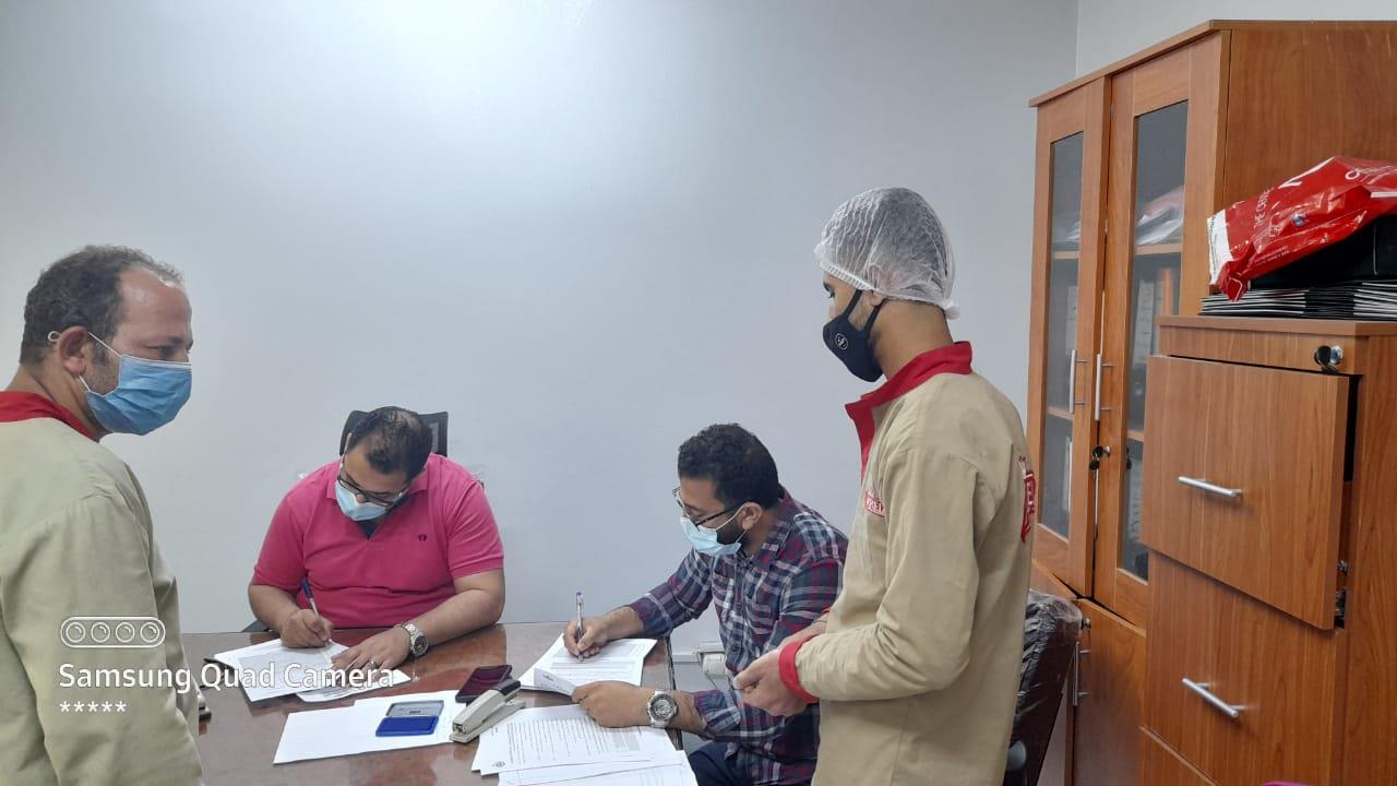  تطعيم عمال المصانع بلقاح كورونا بالشرقية 