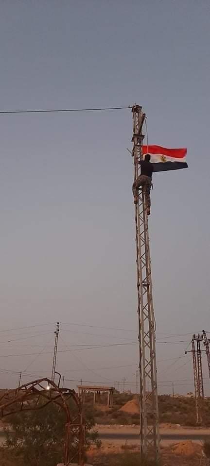 علم مصر يرفرف في قرية الظهير  بشمال سيناء