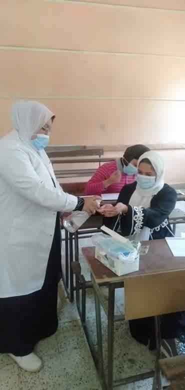 طلاب الدبلومات الفنية