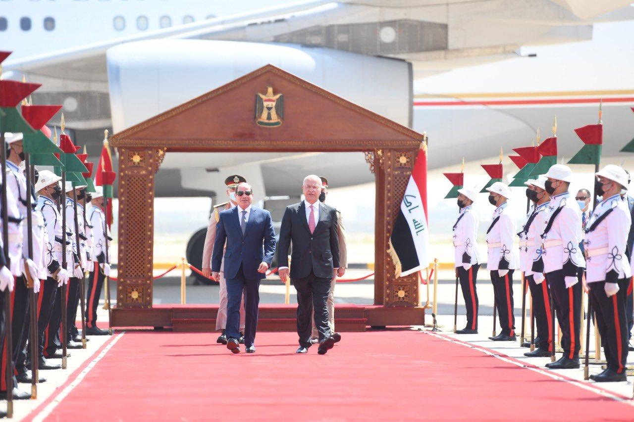 السيسي يلتقي نظيره العراقي في مستهل زيارته لبغداد