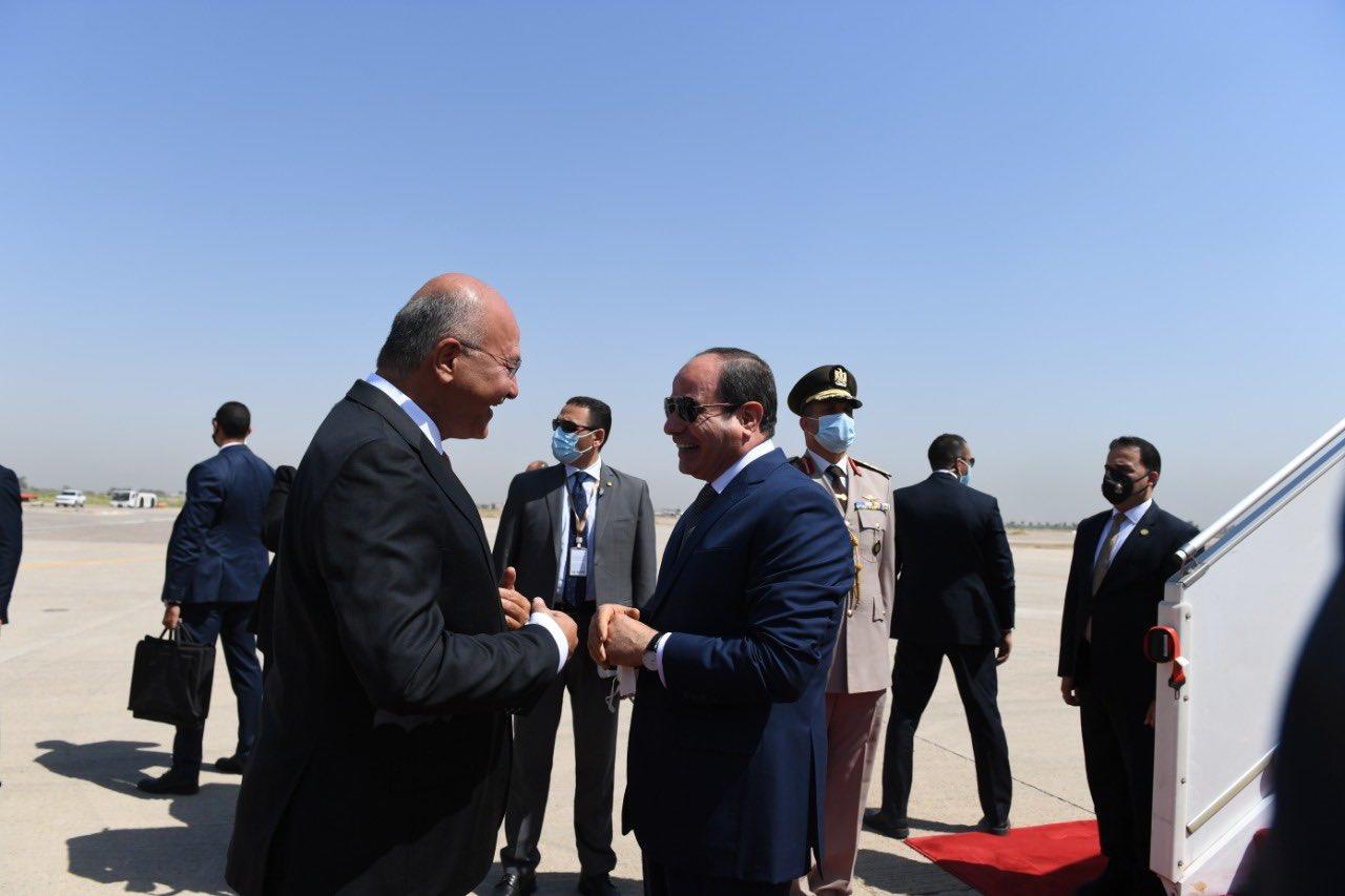 السيسي يلتقي نظيره العراقي في مستهل زيارته لبغداد