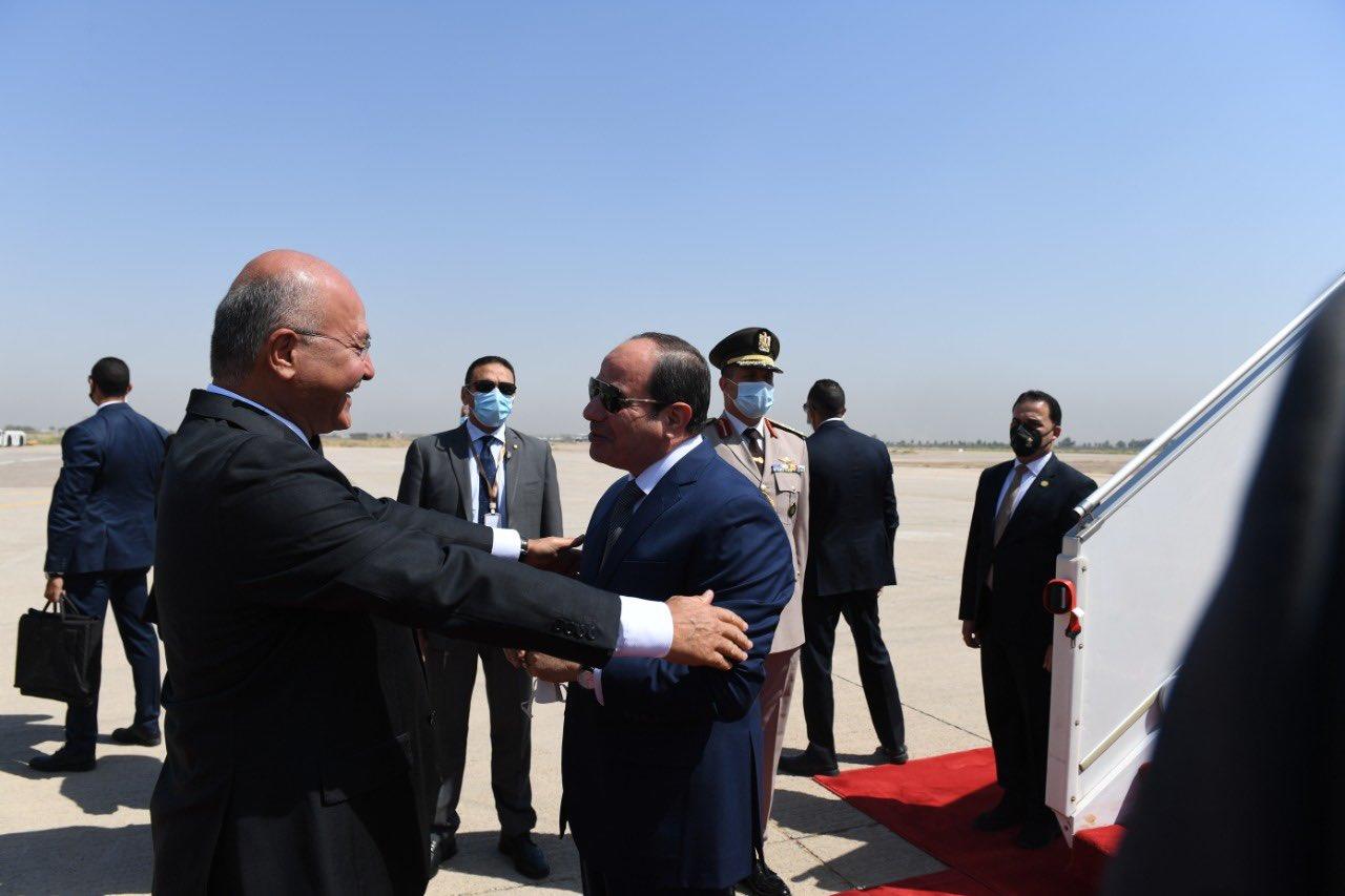 السيسي يلتقي نظيره العراقي في مستهل زيارته لبغداد
